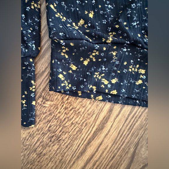 Dynamite Long sleeve floral top - Picture 8 of 8